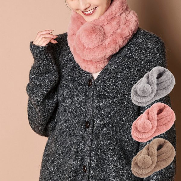 ボンボン付きフェイクファーマフラー